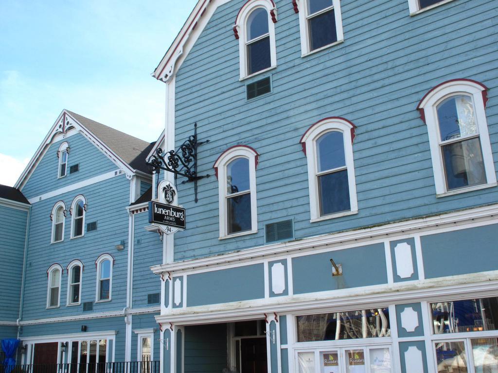 Lunenburg Arms Hotel Exterior photo